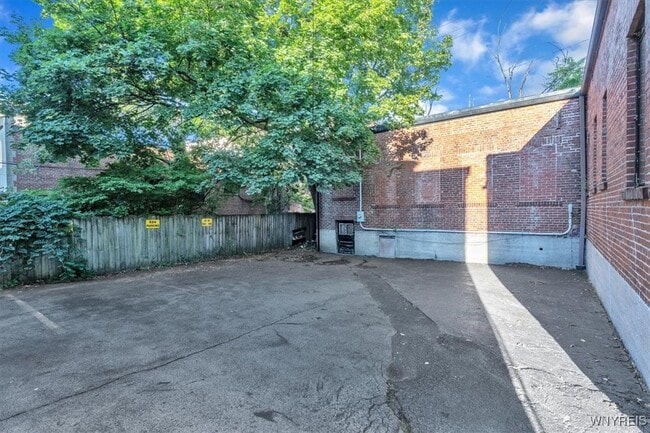 property at 522 Franklin St