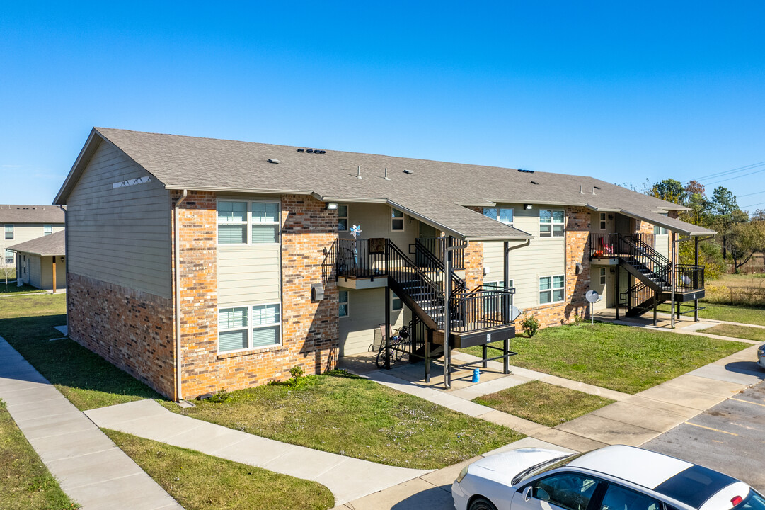 Prague Terrace in Prague, OK - Building Photo