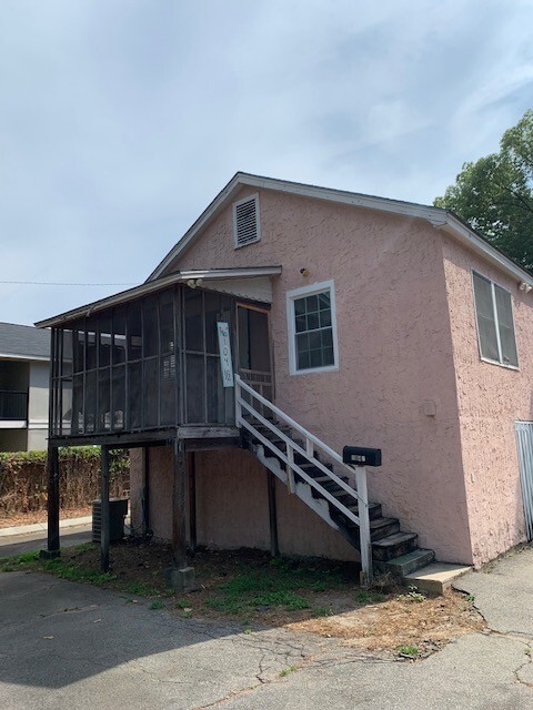 property at 104 E Mary St