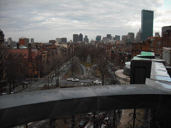 386 Commonwealth Ave, Unit 4 in Boston, MA - Foto de edificio - Building Photo