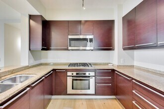 425 1st St in San Francisco, CA - Building Photo - Building Photo