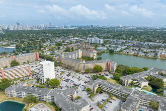 Jade Winds in North Miami Beach, FL - Building Photo - Building Photo