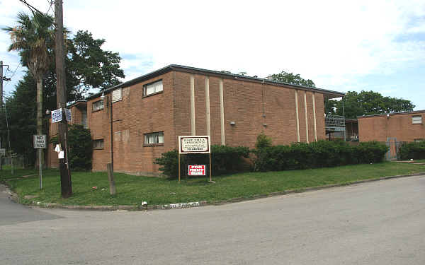 East Villa Apartments in Houston, TX - Building Photo - Building Photo