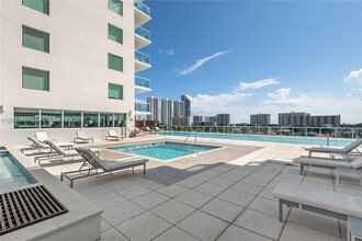 400 Sunny Isles Blvd, Unit 1805 in Sunny Isles Beach, FL - Building Photo - Building Photo