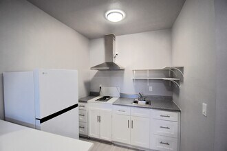 15412 Kinzie St in North Hills, CA - Building Photo - Building Photo