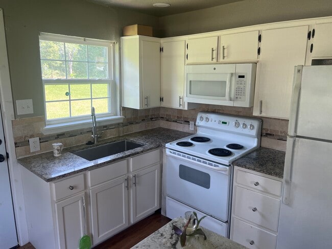 216 Creekview Ln in Malakoff, TX - Building Photo - Building Photo