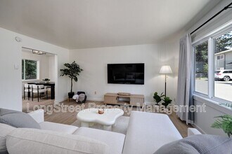 11380 SW Greenburg Rd in Portland, OR - Building Photo - Building Photo