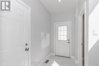 64 Dewberry Dr in Kitchener, ON - Building Photo - Building Photo