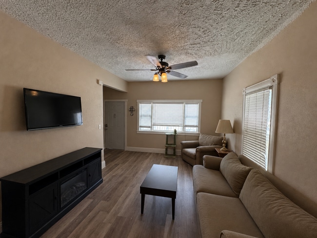 property at 412 S 10th St