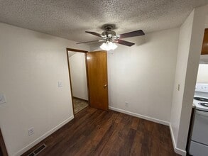 677 Glen Creek Rd NW in Salem, OR - Building Photo - Building Photo