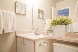 Wellington Park Townhomes in Edmonton, AB - Building Photo - Building Photo