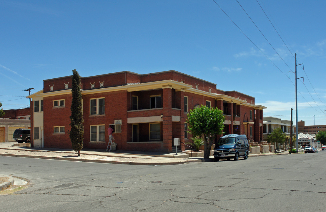 1114 N Ochoa St in El Paso, TX - Building Photo