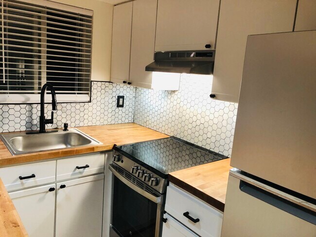 21 Soloff Blvd in Inwood, NY - Building Photo - Building Photo