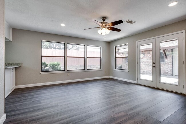 property at 724 Toni Dr