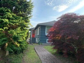 4721 University View Pl NE in Seattle, WA - Building Photo - Building Photo