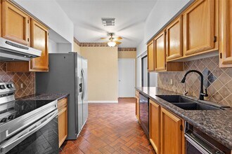 2440 Bering Dr in Houston, TX - Building Photo - Building Photo