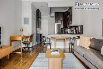 7 E 75th St in New York, NY - Building Photo - Building Photo