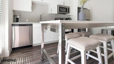 2220 W First St, Unit 213 in Ft. Myers, FL - Building Photo - Building Photo