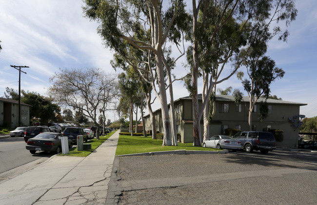 Circle City Apartments in Corona, CA - Building Photo - Building Photo