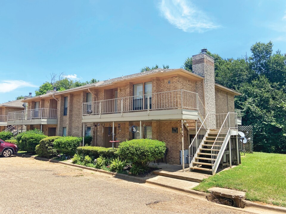 Manor Terrace in Athens, TX - Building Photo