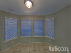 1801 Pecan View Dr in Garland, TX - Foto de edificio - Building Photo