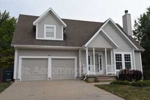 21813 S Vine St in Spring Hill, KS - Building Photo