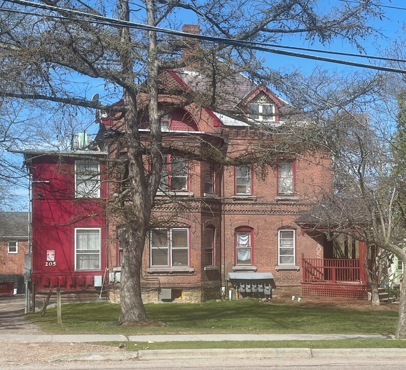 205 S Prospect St in Burlington, VT - Building Photo