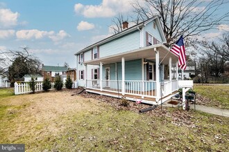 422 Prince George St in Laurel, MD - Foto de edificio - Building Photo