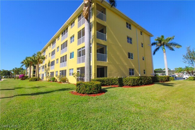 6820 Sterling Greens Dr in Naples, FL - Building Photo - Building Photo