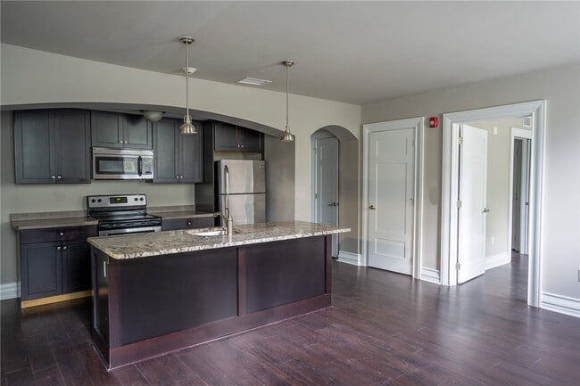 300 Alexander St in Rochester, NY - Building Photo - Building Photo