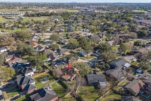 13534 N Peachfield Cir in Houston, TX - Building Photo