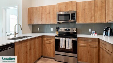 5256 International Dr, Unit 137 in Orlando, FL - Building Photo - Building Photo