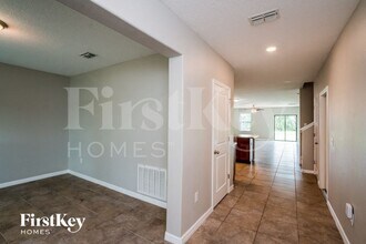 9627 Sage Creek Dr in Ruskin, FL - Foto de edificio - Building Photo