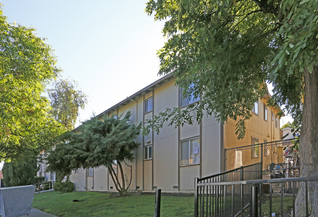 588 Avalani Ave in San Jose, CA - Foto de edificio - Building Photo