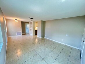 414 Live Oak Ln in Dunedin, FL - Building Photo - Building Photo