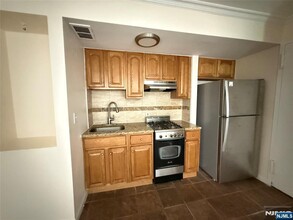 421 Park Ave in Fort Lee, NJ - Building Photo - Building Photo