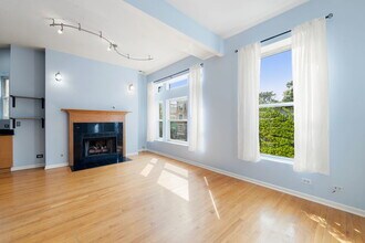 2744 W Haddon Ave in Chicago, IL - Building Photo - Building Photo