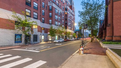 13 Magazine St, Unit 607 in Cambridge, MA - Foto de edificio - Building Photo