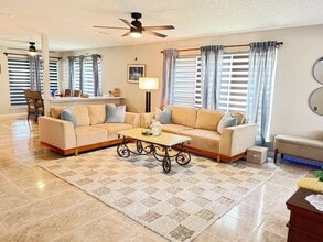 12319 Grove Meadow Dr in Stafford, TX - Foto de edificio - Building Photo