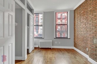44 E 1st St in New York, NY - Building Photo - Building Photo