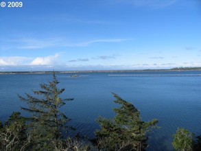 Water Front Townhomes in Coos Bay, OR - Foto de edificio - Other