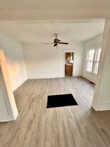 404 E Ashland St in Nevada, MO - Building Photo