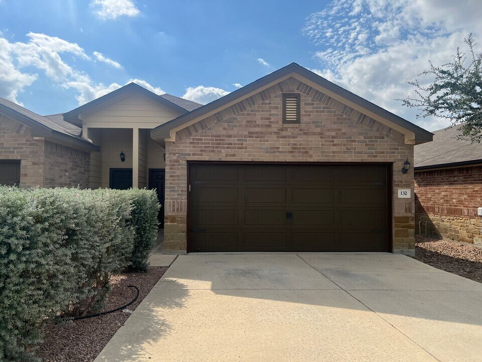 132 Stacy Ln in Canyon Lake, TX - Building Photo