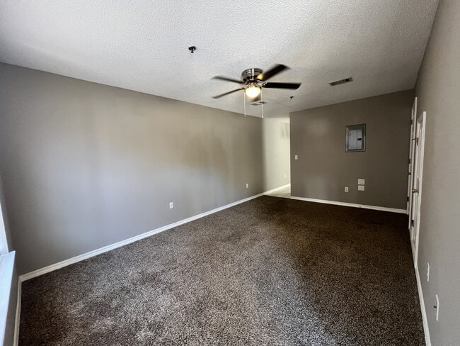 240 Runnymeade Dr in Crestview, FL - Building Photo - Building Photo