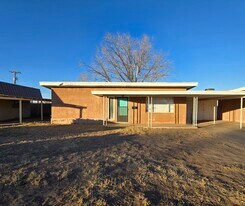 903 W Alameda St in Roswell, NM - Building Photo