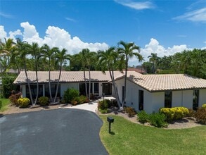 636 Hibiscus Dr in Hallandale Beach, FL - Building Photo - Building Photo