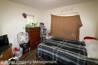 823 N 8th St in Manhattan, KS - Building Photo - Building Photo