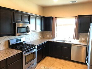 6501 Kauai Ln in Austin, TX - Foto de edificio - Building Photo