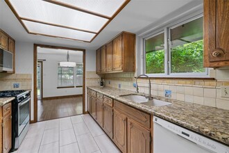 11007 Froke Cedar Trail in Austin, TX - Foto de edificio - Building Photo