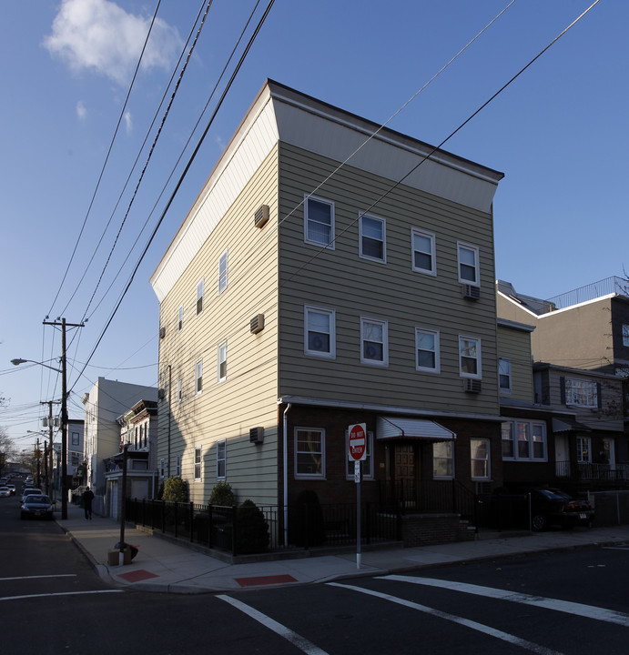 343 New York Ave in Jersey City, NJ - Building Photo